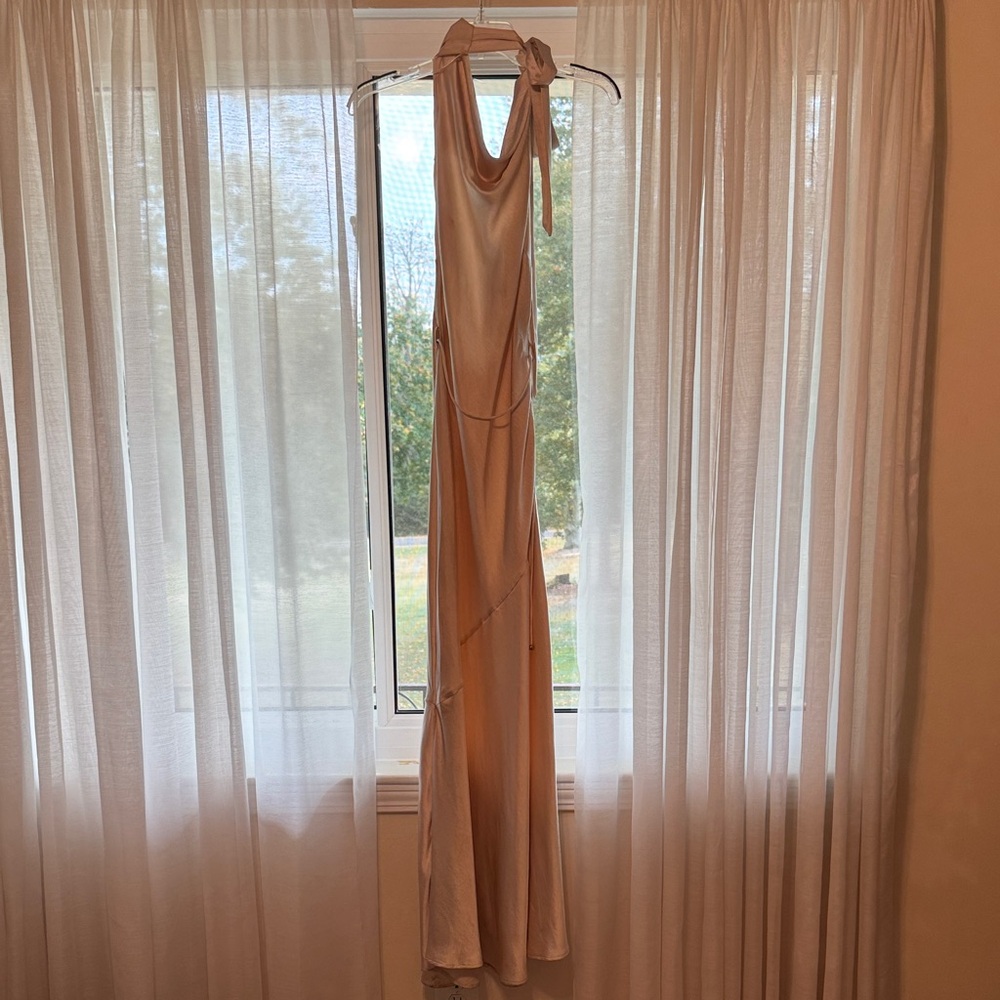 Chic Backless Cream Dress